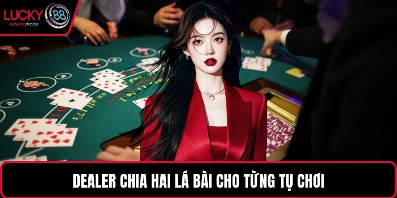 Dealer chia hai lá bài cho từng tụ chơi